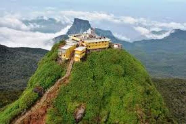 ගෞතම බුදුන් වහන්සේගේ පාද ස්පර්ශය ලැබූ ස්ථාන අතර ශ්‍රී පාදස්ථානය සකල ලෝකවාසී බෞද්ධ ජනතාවගේ ගෞරවාදරයට දක්වන පුදබිමකි